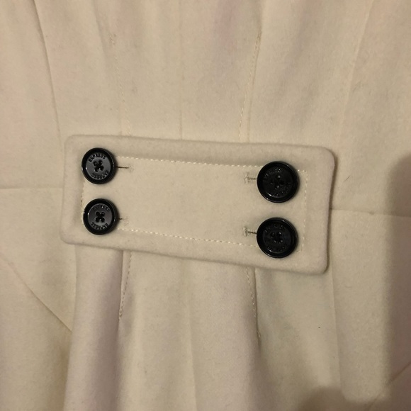 Gorgeous long ivory wool trench coat. - Picture 7 of 8